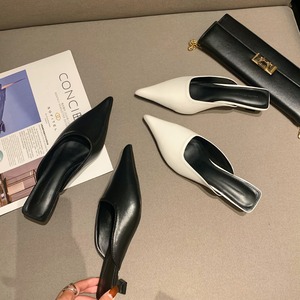 【送料無料】 サンダル ミュール ポインテッドトゥ ミドルヒール ピンヒール 美脚 カジュアル こなれ感 抜け感 シンプル 春 夏 秋 デイリー デート お出かけ 通勤 通学 女子会 白 黒 ホワイト ブラック レディース 靴 20代 30代 40代 かわいい おしゃれ