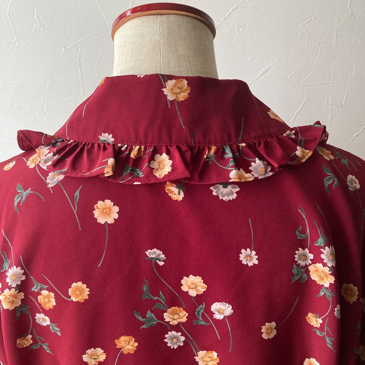 エンジ色花柄ダブルボタンのブラウス 昭和レトロ 古着 used | 古着と 