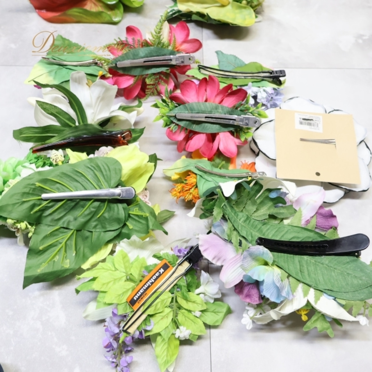 フラダンス 小物 まとめ売り 80点以上 セット レイ フラワーレイ シェルレイ ククイ クウペエ レイポー レイポオ 頭飾り 髪飾り ウィッグ 花 パウケース バッグ 小道具 タヒチアン ネックレス ホワイト系 ピンク系 レッド系 イエロー系 ブラック系