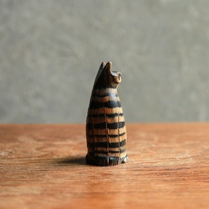 水牛の角から生まれた、艷やかなしま猫 9