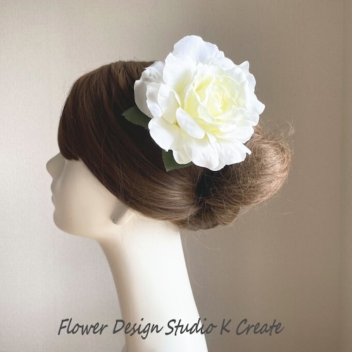 大輪の白い薔薇のヘアクリップ　フラメンコ　フローレス　ダンス　髪飾り　ウェディング　バレエ　結婚式　白　エトワール