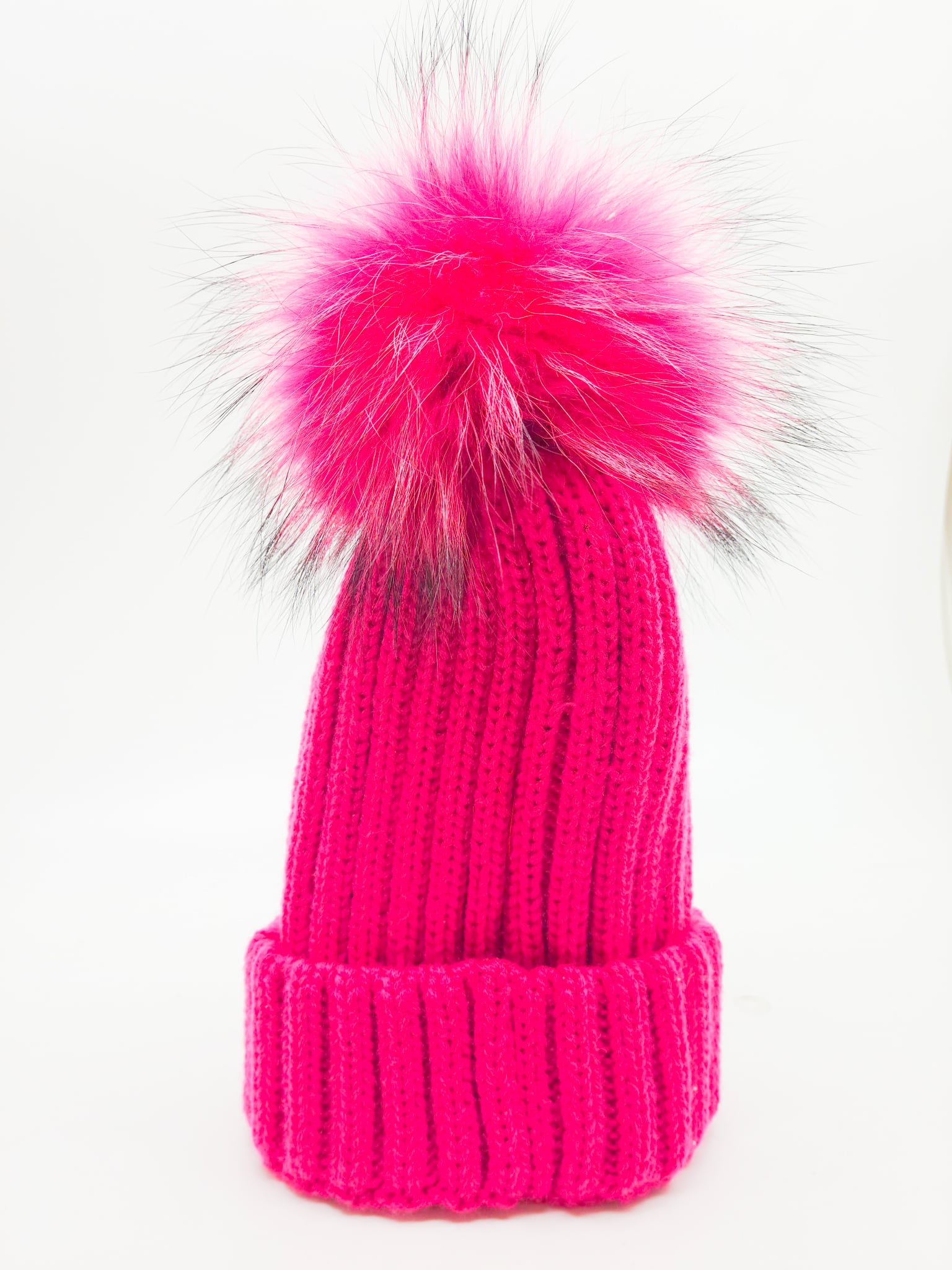 ポンポンリアルファー ニット帽 ピンク ニットキャップ ふわふわ もこもこ あったか 冬ファッション ファー リアルファー 女子会 派手好き 個性派 原宿系
