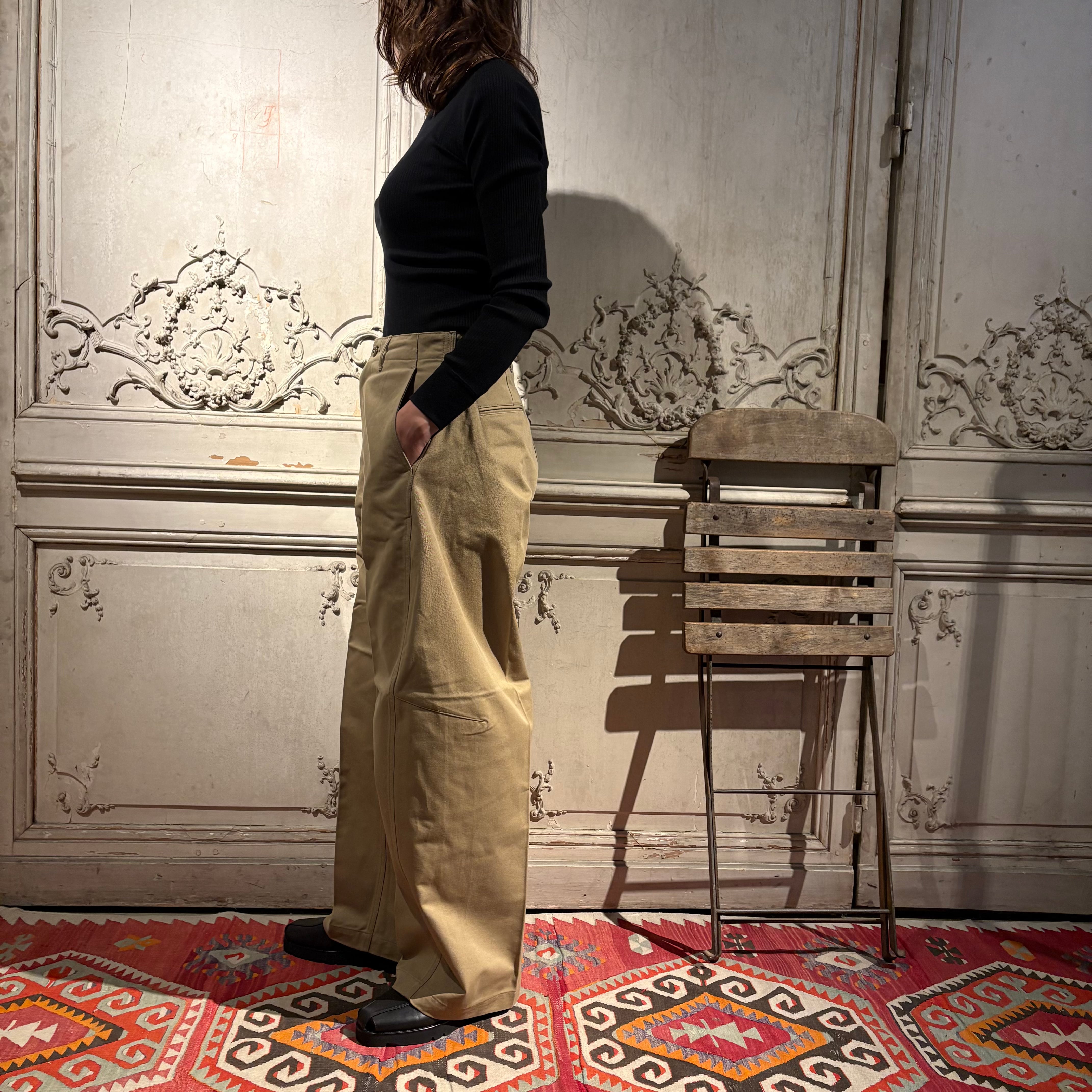 HYKE【ハイク】 BARREL-LEG CHINO PANTS (13348) | glamour online
