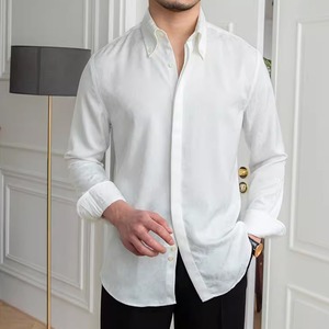 スリムシルエットで、春夏のカジュアルスタイルを格上げしてくれる長袖シャツ　SH015