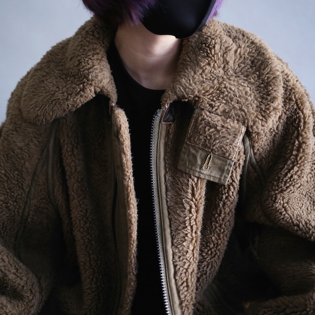 piping design with volume boa fleece box silhouette zip-up jacket