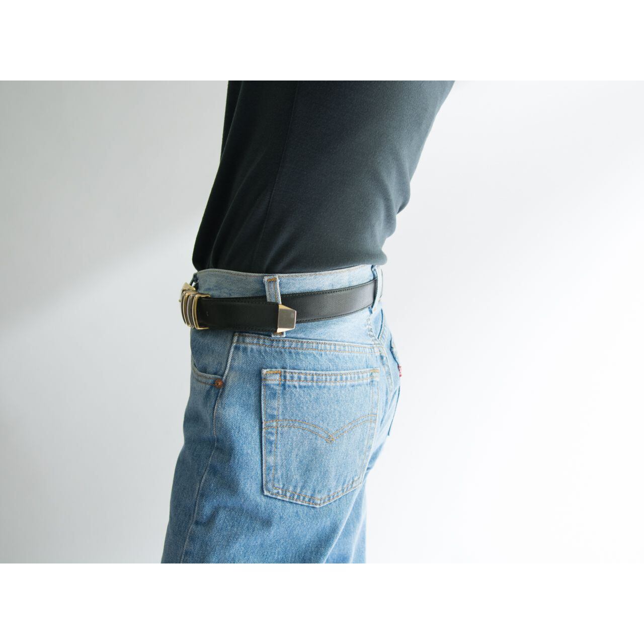 【GIANNI VERSACE】Made in Italy buckle leather belt（ジャンニヴェルサーチ イタリア製バックルレザーベルト）3d