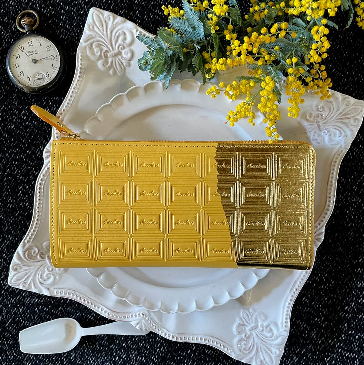 訳あり:革のミモザ色チョコ長財布(金の包み紙)