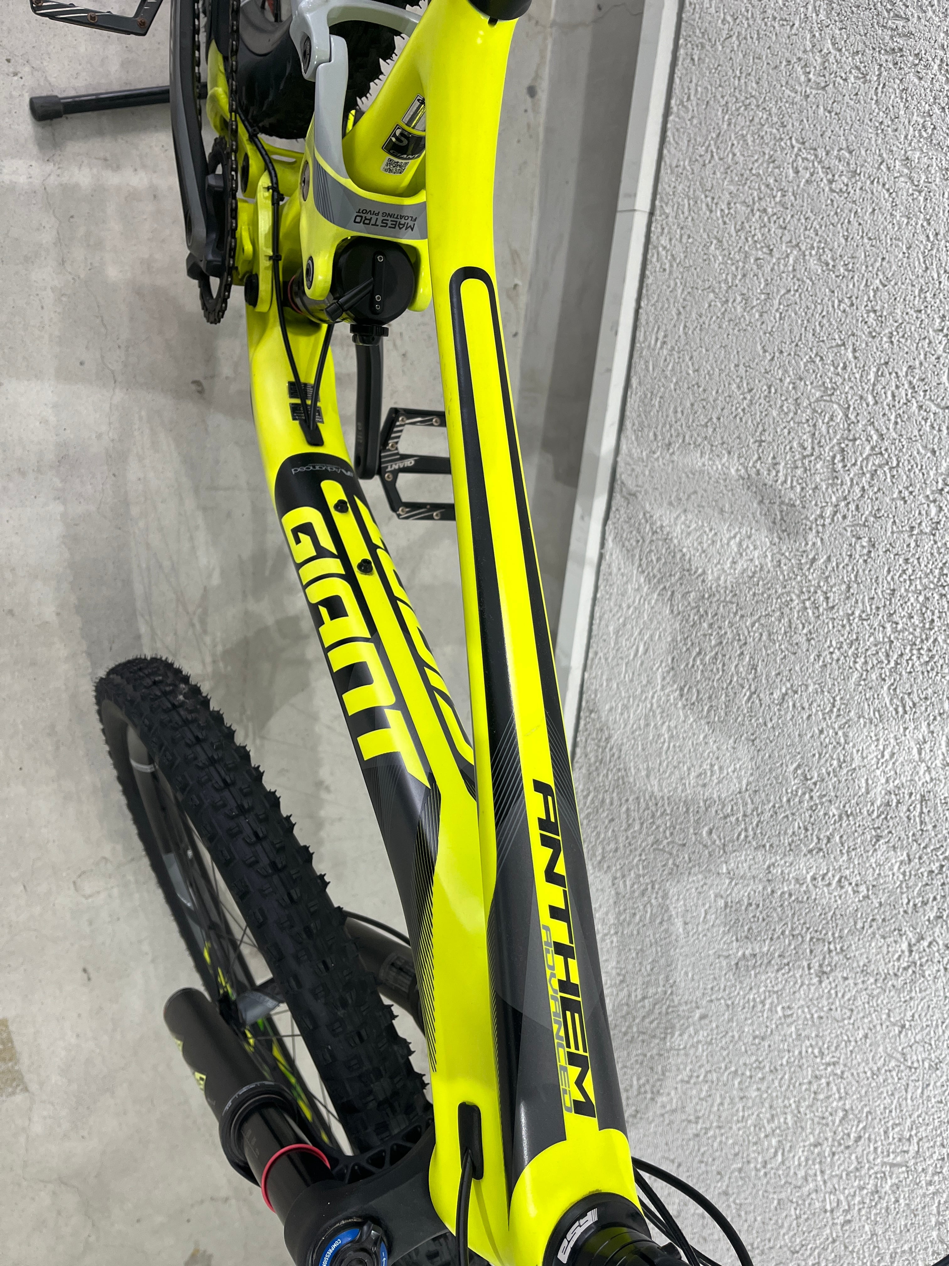 GIANT ANTHEM ADVANCED 2 2018年モデル 極上中古車 フルサスMTB 土