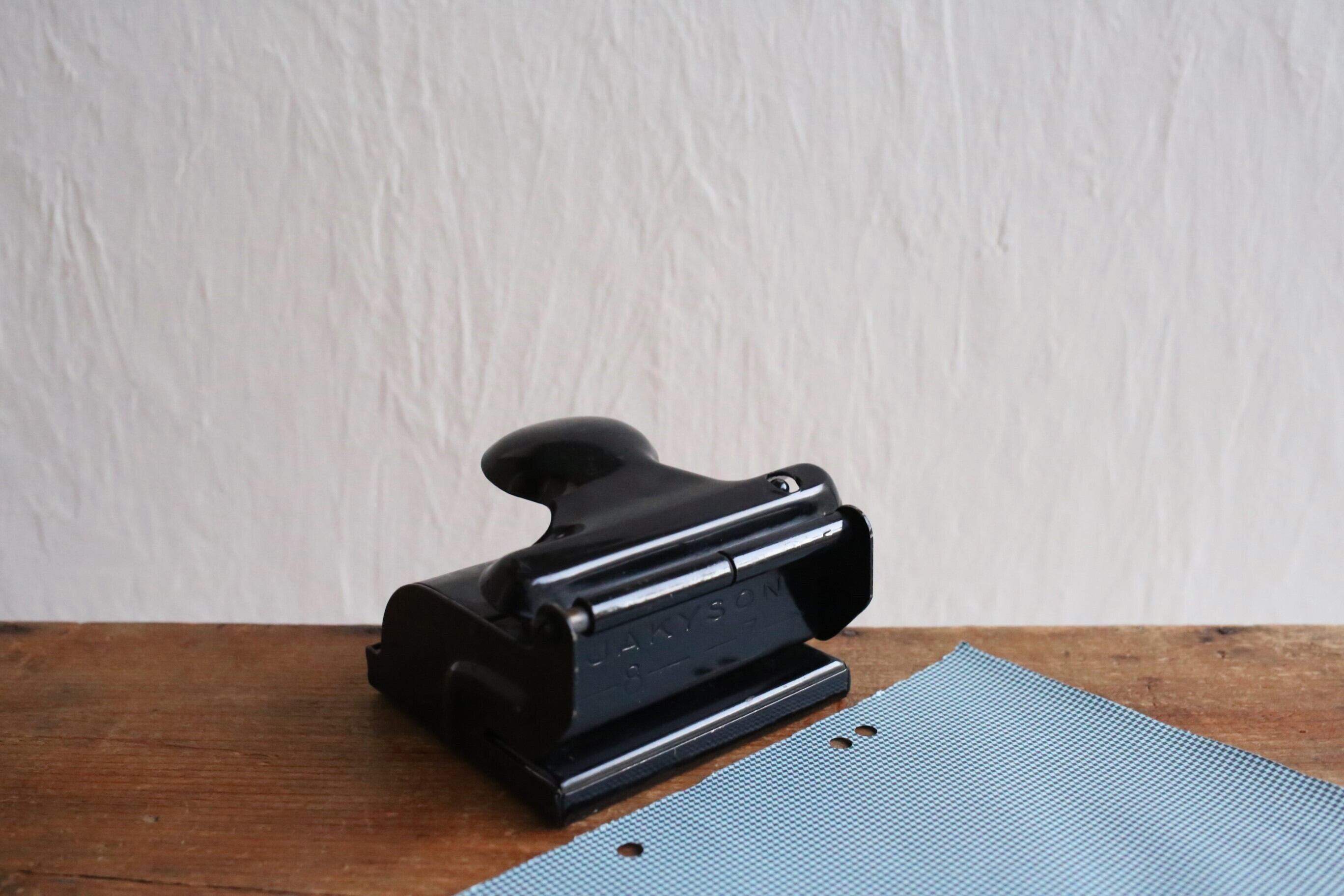 フランス アンティーク ヴィンテージ 2つ穴パンチ『JAKYSON』穴間隔2サイズ使用可 N-05914