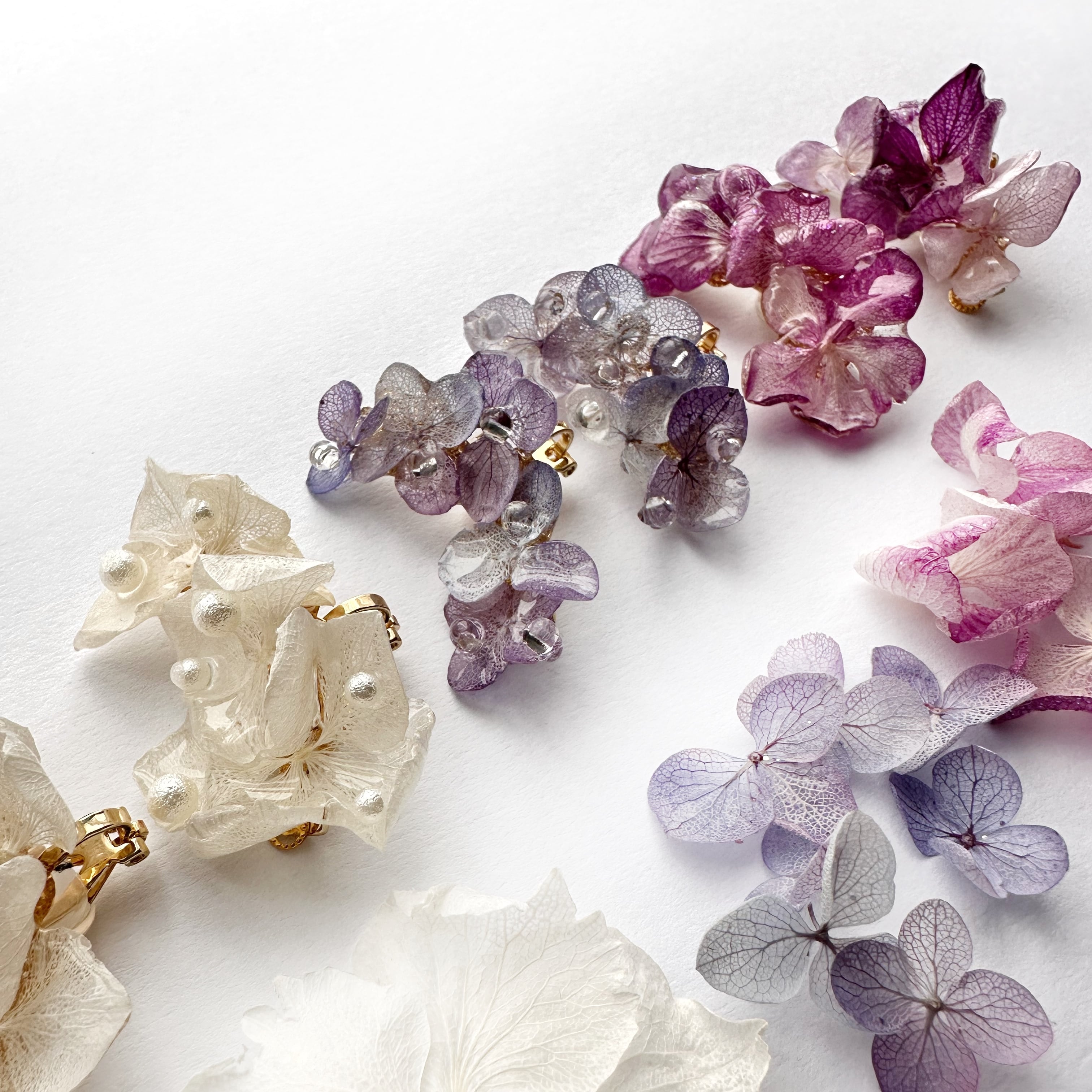 イヤーカフ  枯れない本物の紫陽花使用