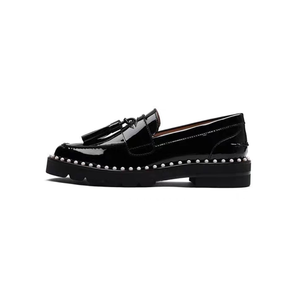 Round pearl tassel loafer