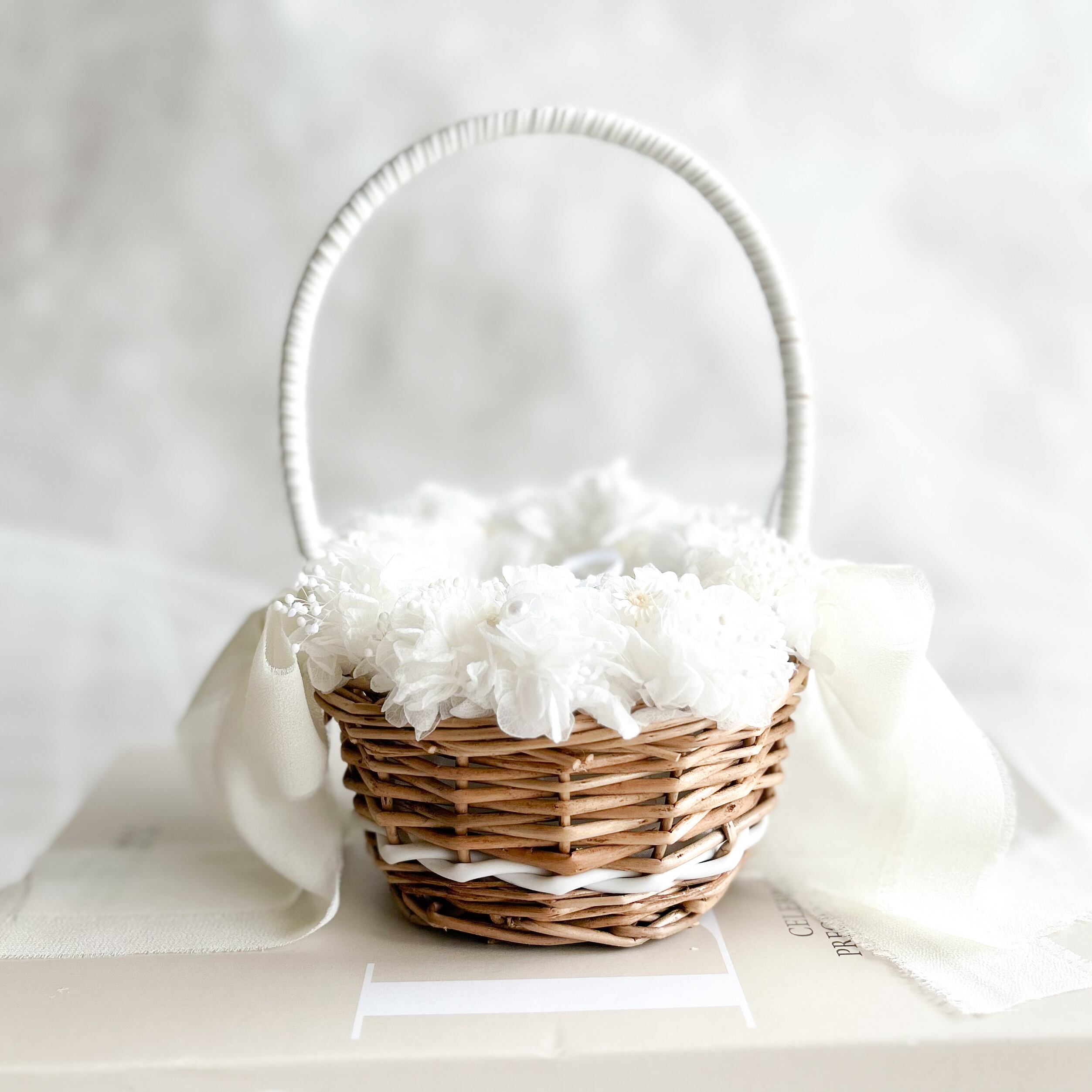 Circle white ring pillow