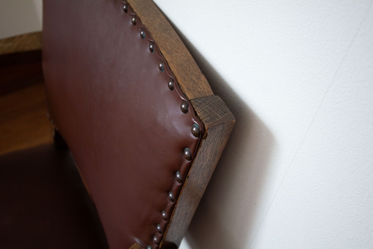 「ゆったりとお気に入りのアンティークチェアとの時間を」　オーク材/eather/レザー/アームチェア/アンティーク家具