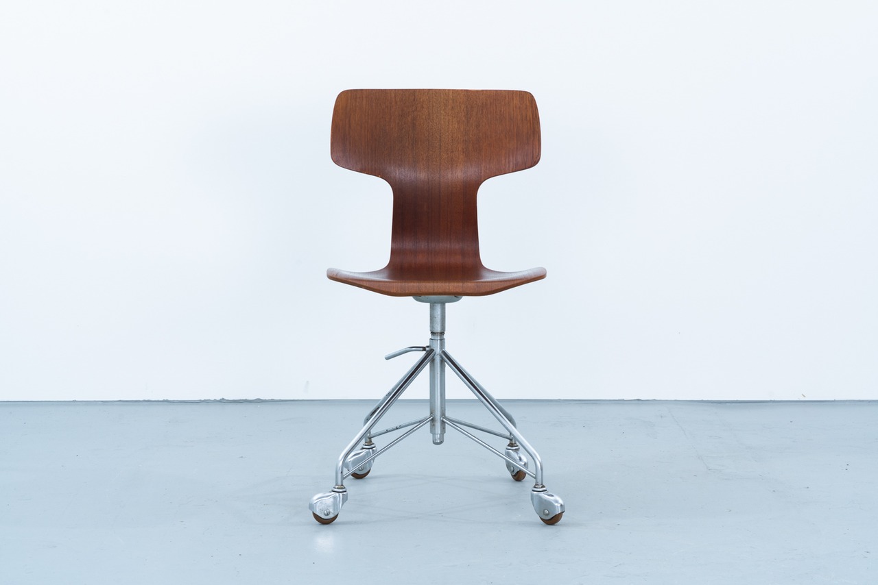 Arne Jacobsen | Model.3113 Swivel T-chair