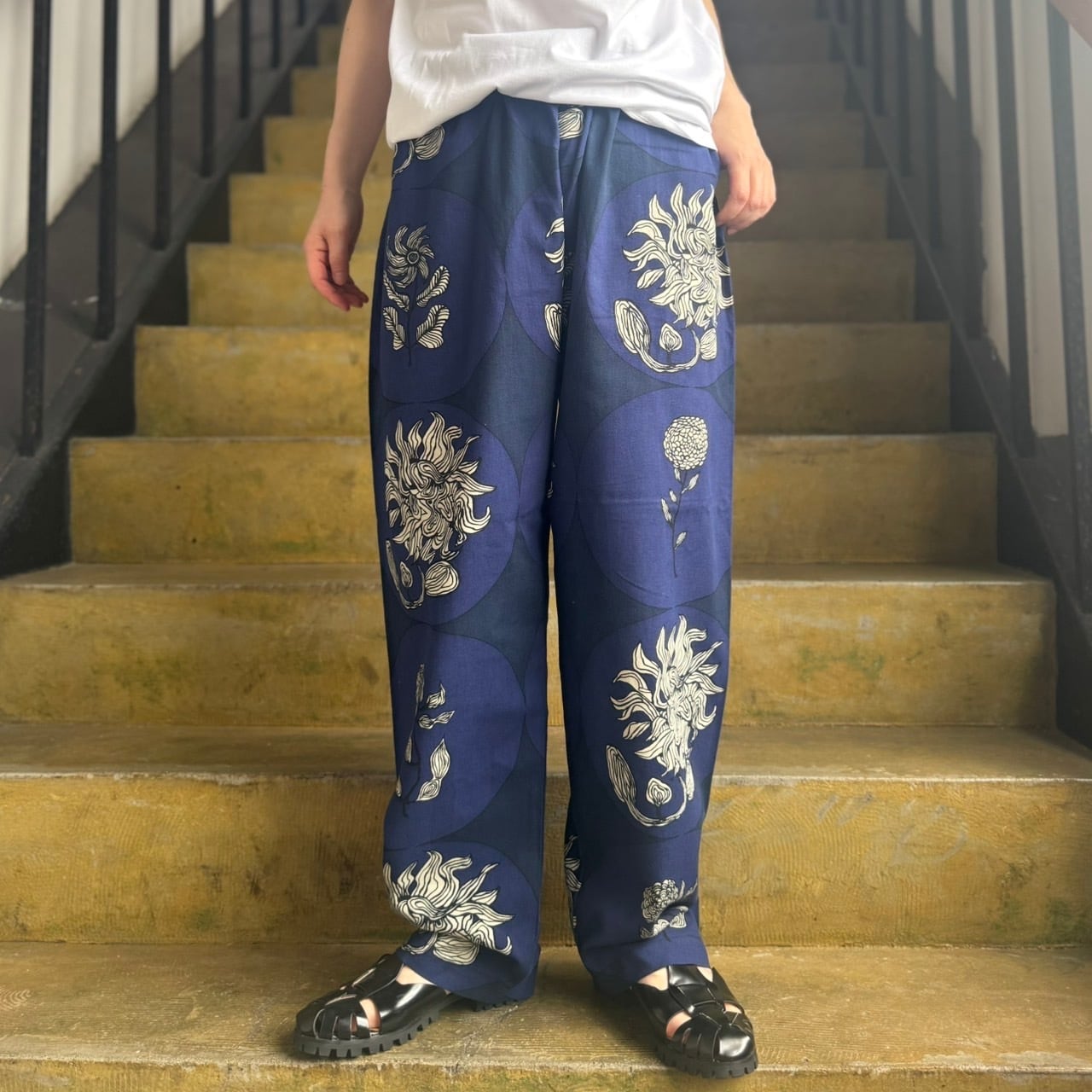yuni - 単色刺繍 wide Pettit パンツ | clever elephant