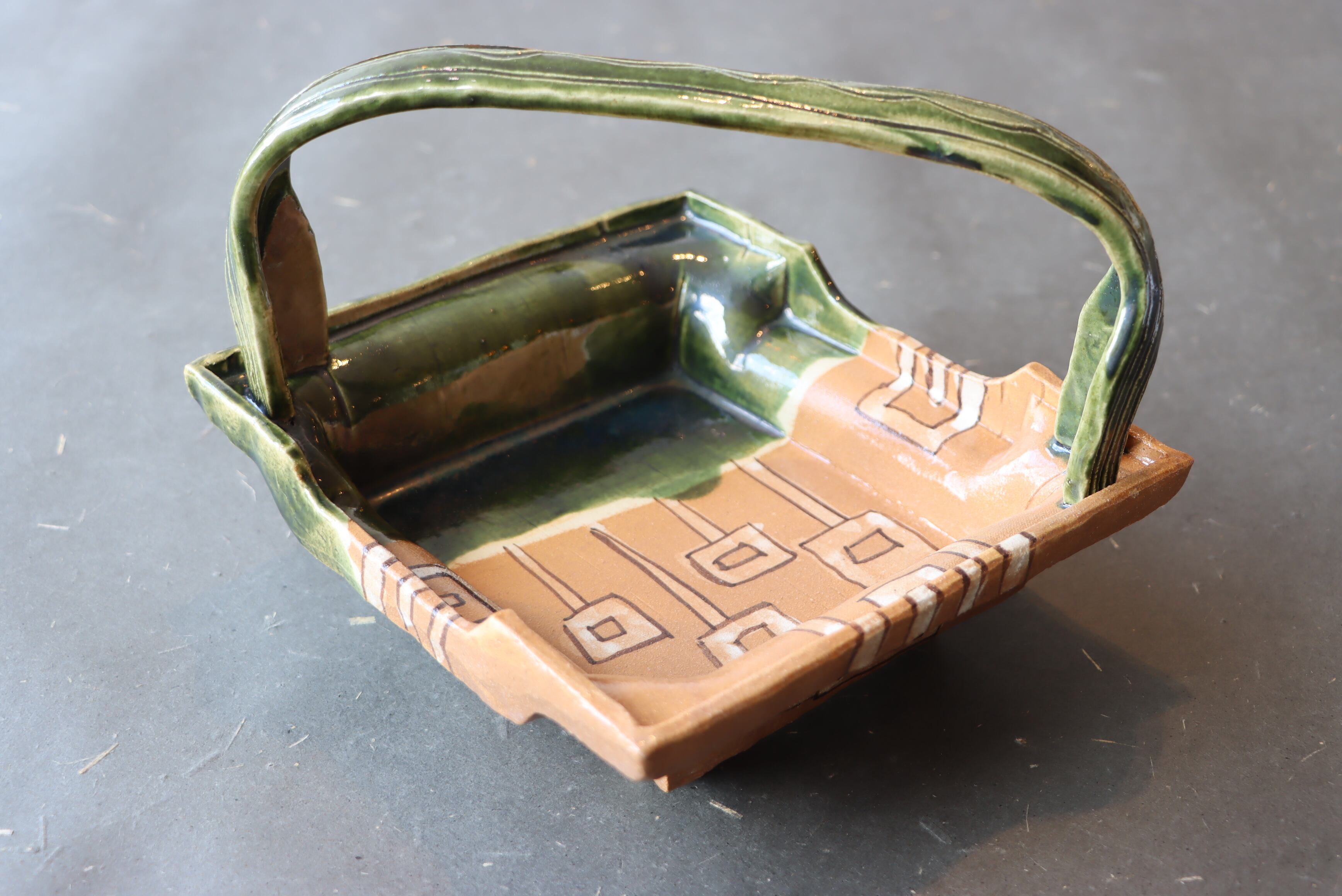 鳴海織部 長佑造 幾何化花文 手鉢 共箱/Oribe ware basket with box