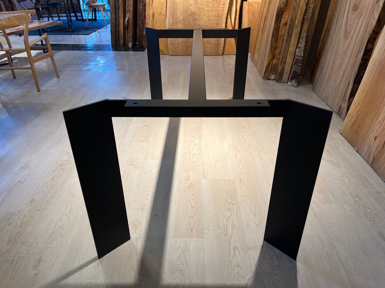 ハの字鉄脚 《千年家具オリジナル》 | 千年家具 - 一枚板 テーブル専門店