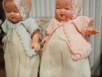 オープンマウスの双子ドール　2体セット　洋服・ボネ付き 画像12
