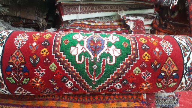 絨毯クエスト42 おまけのけ【No.M4】クッション枕 ※現在、こちらの商品はイランに置いてあります。ご希望の方は先ずは在庫のご確認をお願いします。