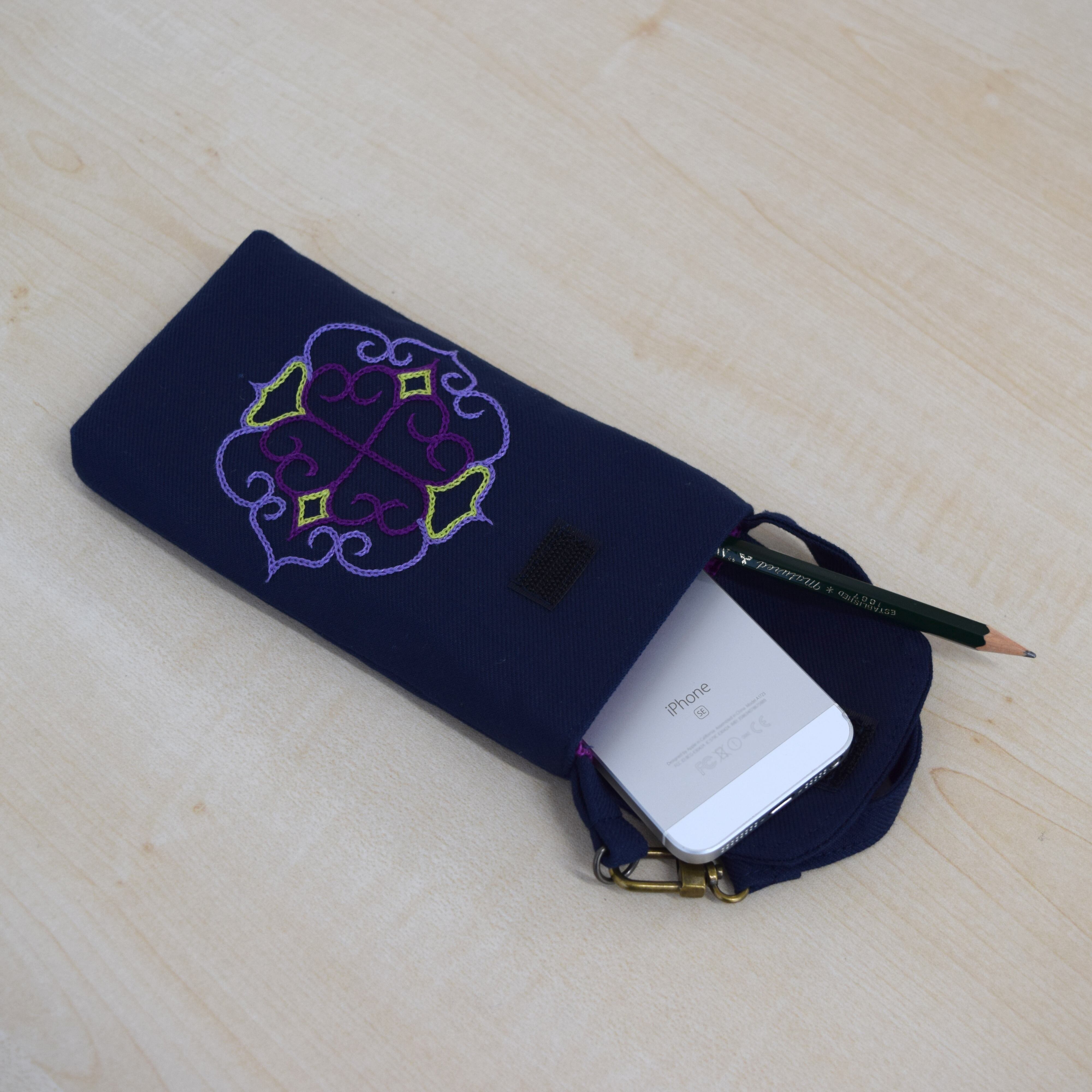 マルチケース（紫刺繍） multi case 【さっぽろアイヌクラフト