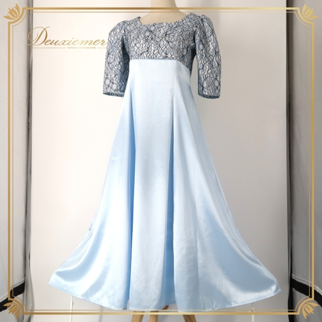 フラダンス 衣装 ワンピース ドレス ブルー系 花柄 サテン レース ハワイアン アロハ フラ ダンス レッスン 練習 光沢 高級感 華やか さわやか 上品 かわいい おしゃれ 大人っぽい 水色 白 黒 フレア パフスリーブ ブラック系 ホワイト系 エレガント スカート 美しい