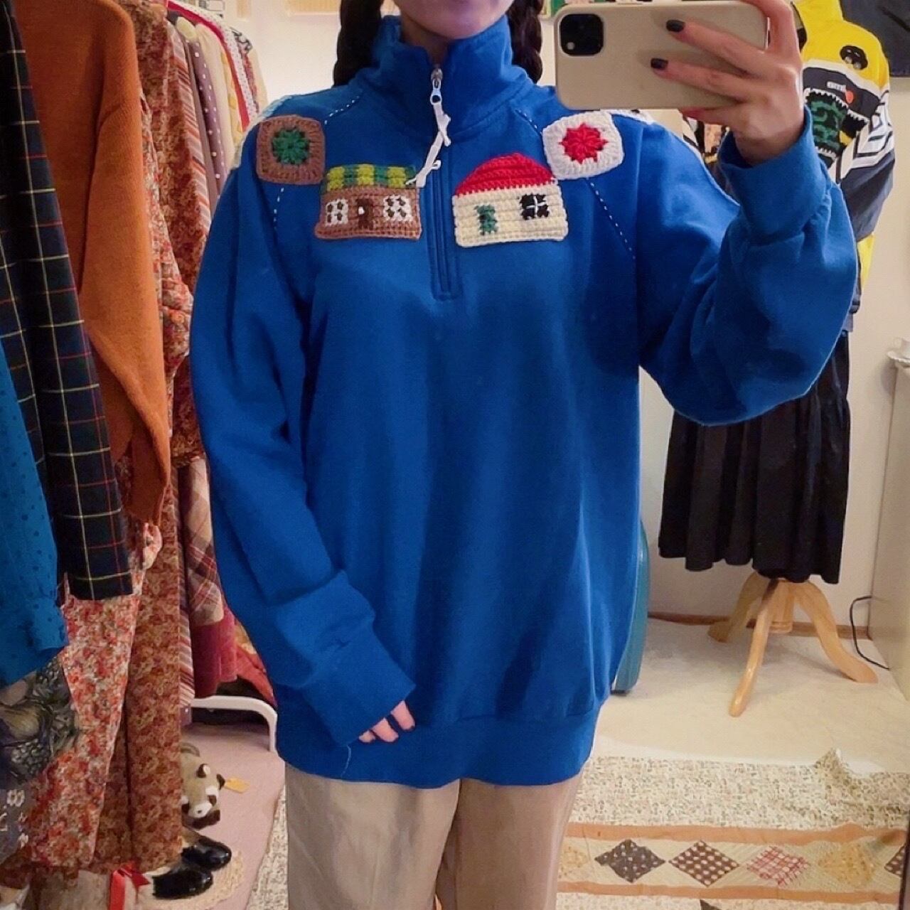 remake / house with the light on blue sweat