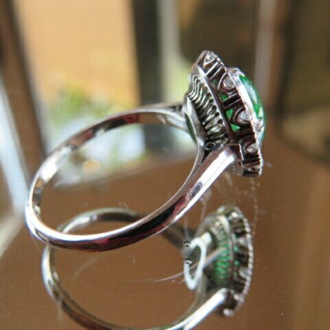 ヴィンテージ ダイヤモンド取り巻き 翡翠プラチナリング