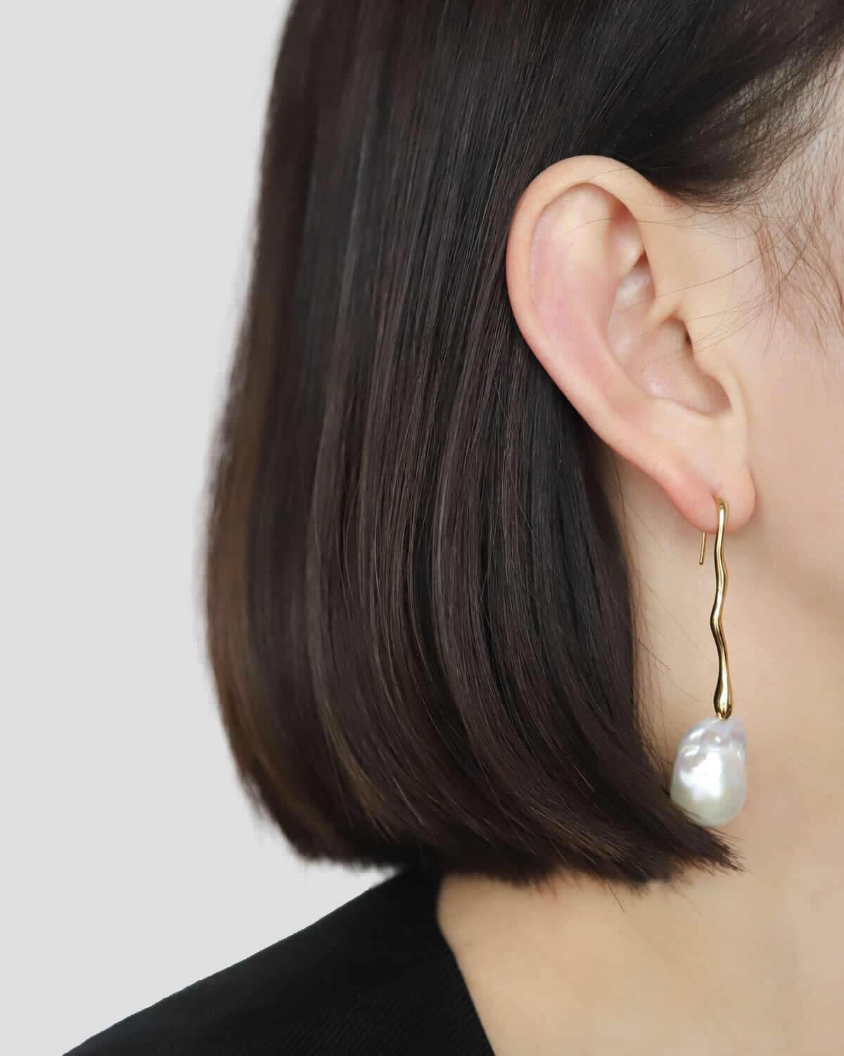 baroque pearl wave line pierce〈高品質 Sクラス〉 | LARICA