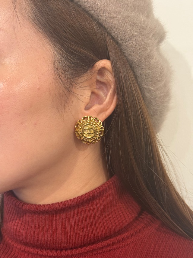 Christian Dior / vintage gold round shape earrings.