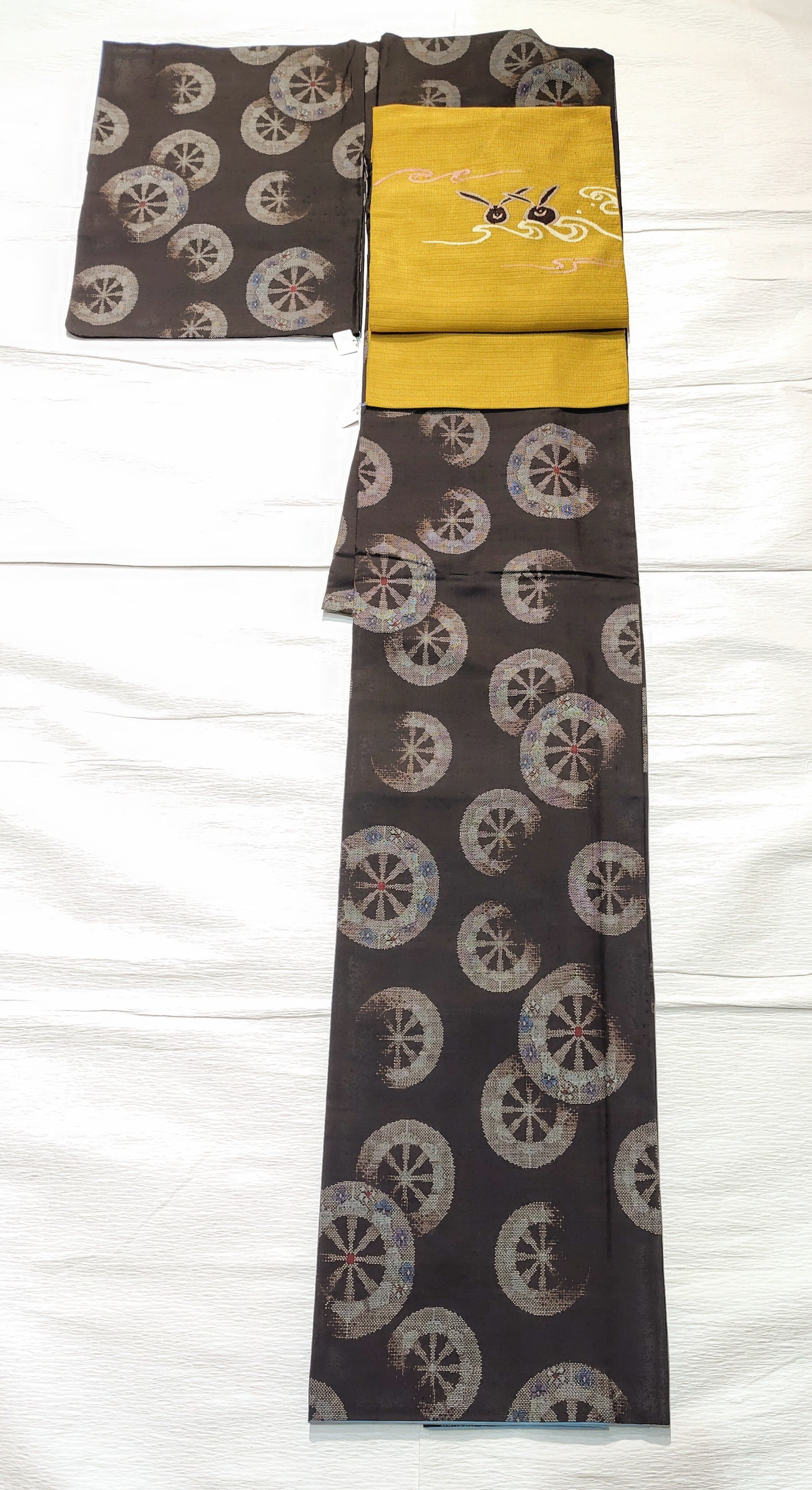 本場大島紬 証紙つき 源氏車柄 | リサイクル着物 菅野