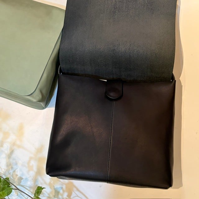 B.stuffのスクエアショルダー
