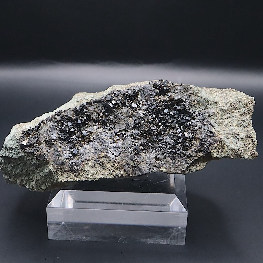メラナイト ガーネット 灰鉄柘榴石 203.7g AND202 鉱物 原石 天然石