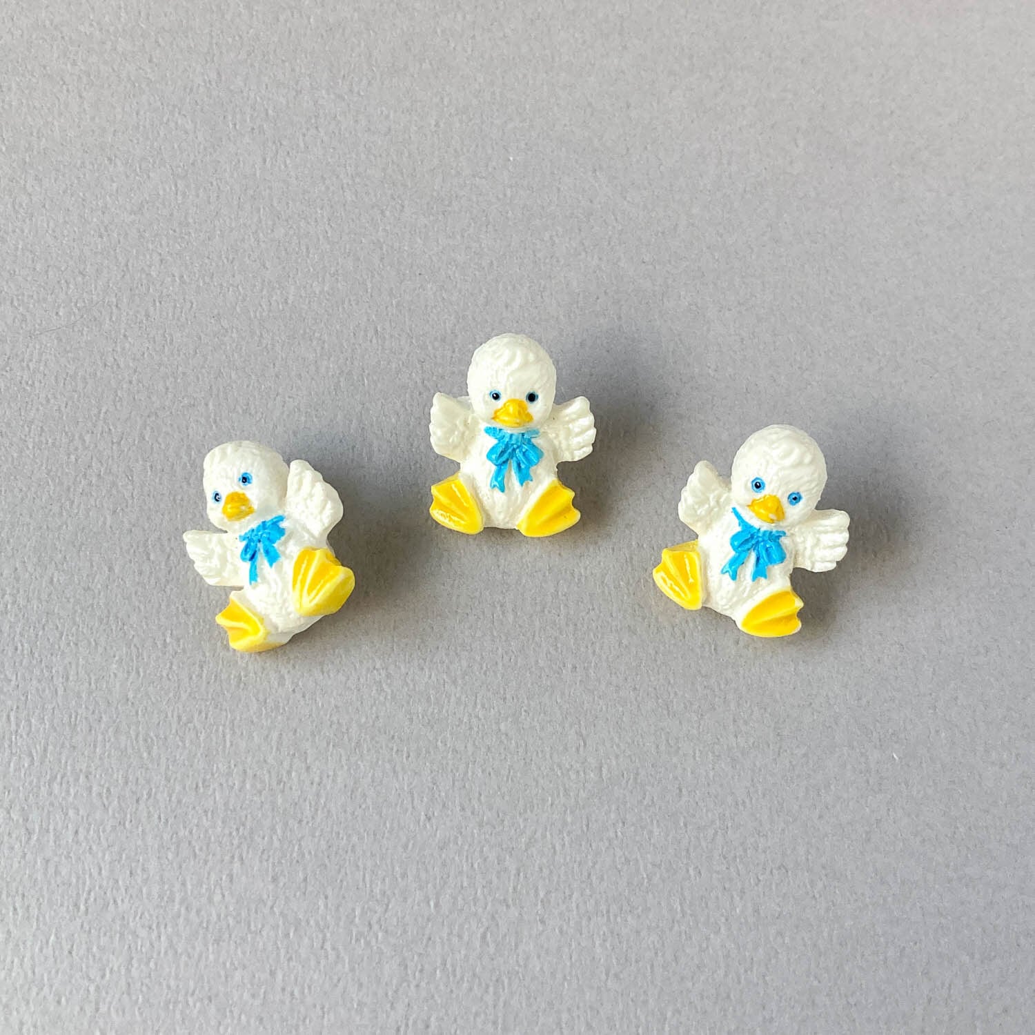 青いリボンのアヒルの子UKボタン(22mm)