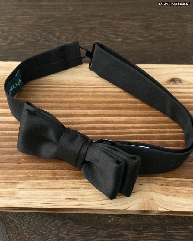 スモールスタンダード スクエアエンド形 蝶ネクタイ(ブラックサテン/ソリッド) | サイズ 小さめ デザイン