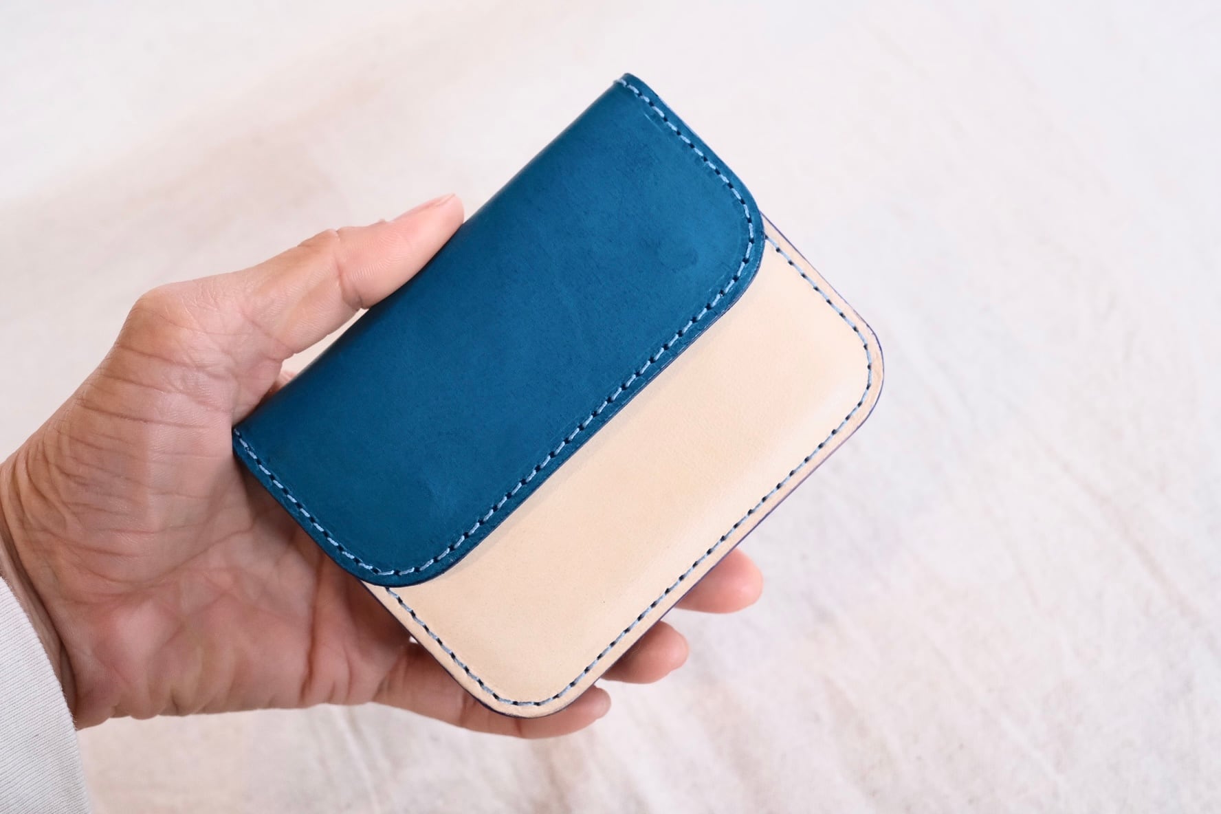 《即納》middle wallet【cerulean blue × off white】
