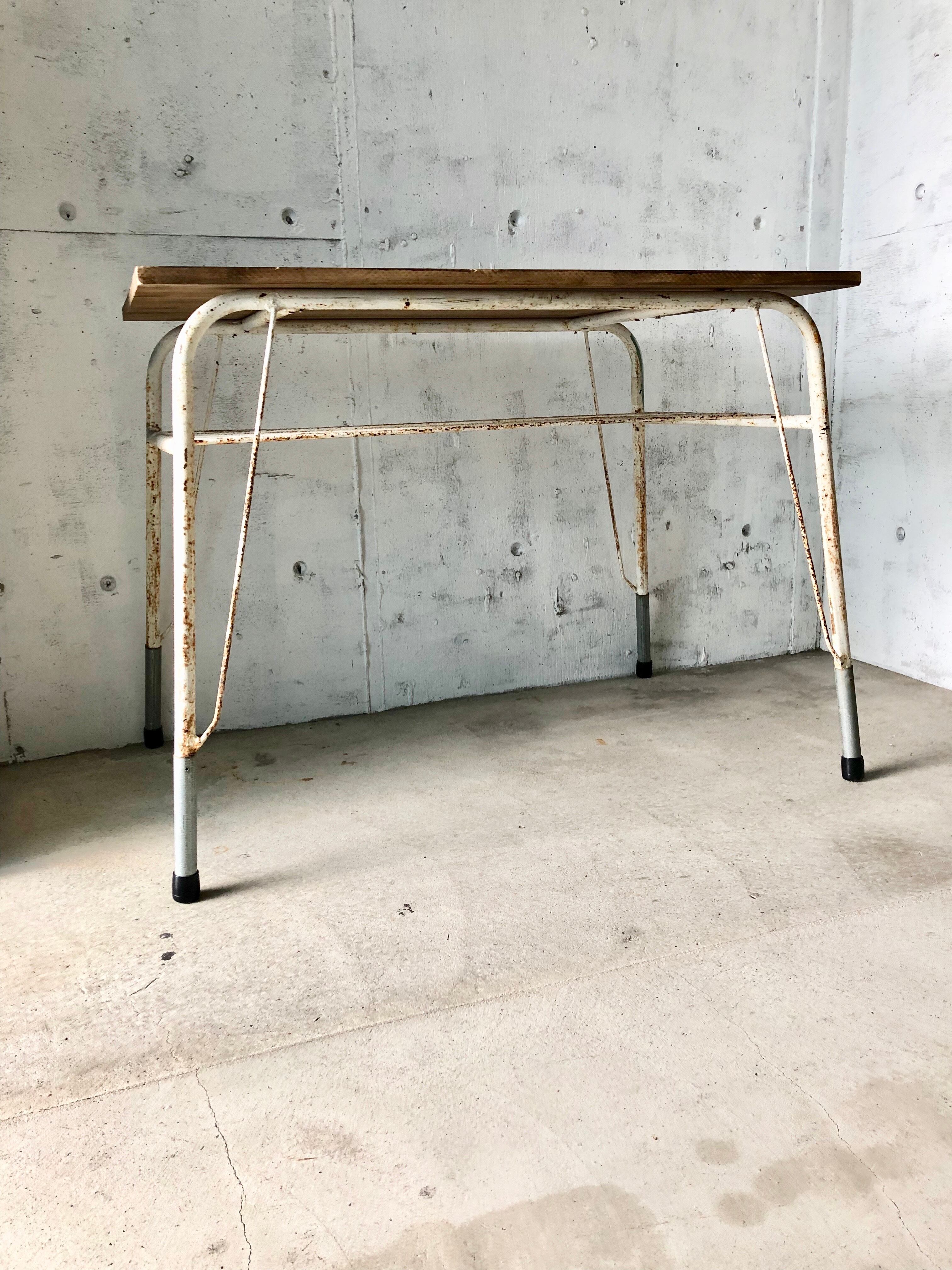 シャビーな白い鉄脚テーブル［古家具］ | giraffes craft