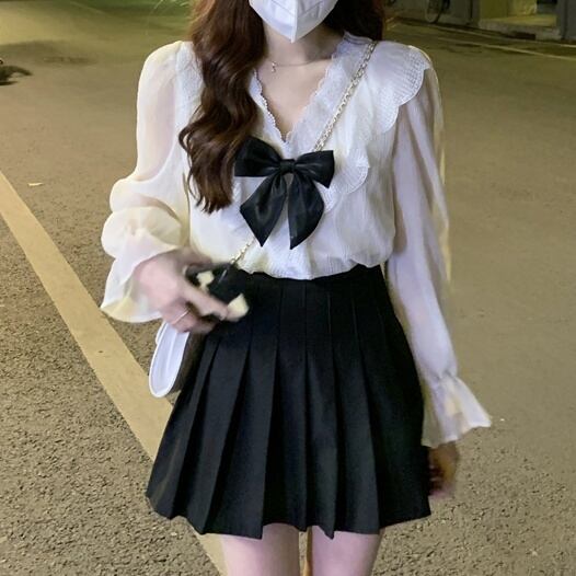 トップス レディース ブラウス フリーサイズ アプリコット シャツ 長袖 Vネック パフスリーブ キャンディスリーブ シアー 透け感 リボン レース フリル 華やか シンプル きれいめ カジュアル フェミニン キュート ガーリー 大人可愛い おしゃれ 普段使い イベント デート お出かけ 女子会 休日 旅行 通勤 オフィス 通学 着まわし ファッション コーデ スタイル モテ 存在感 こなれ感 韓国系 送料無料 春 秋 10代 20代 30代