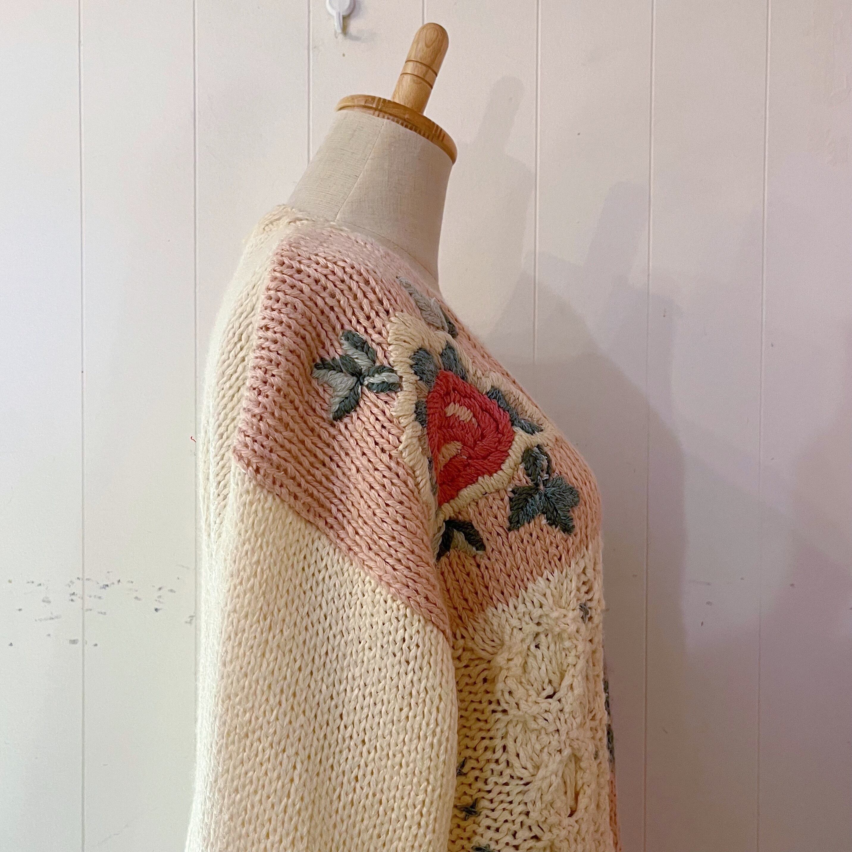 flower check knit sweater
