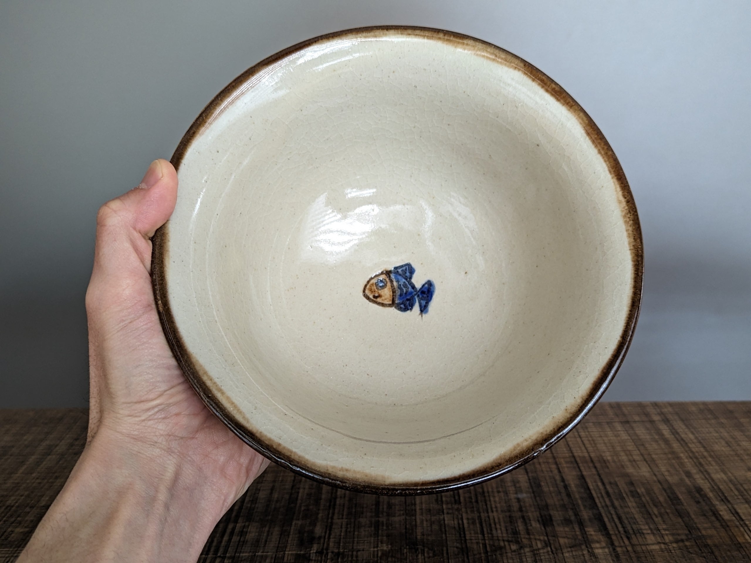 やちむん ソバマカイ6寸（飛鉋魚紋） | ノモ陶器製作所 | inoya