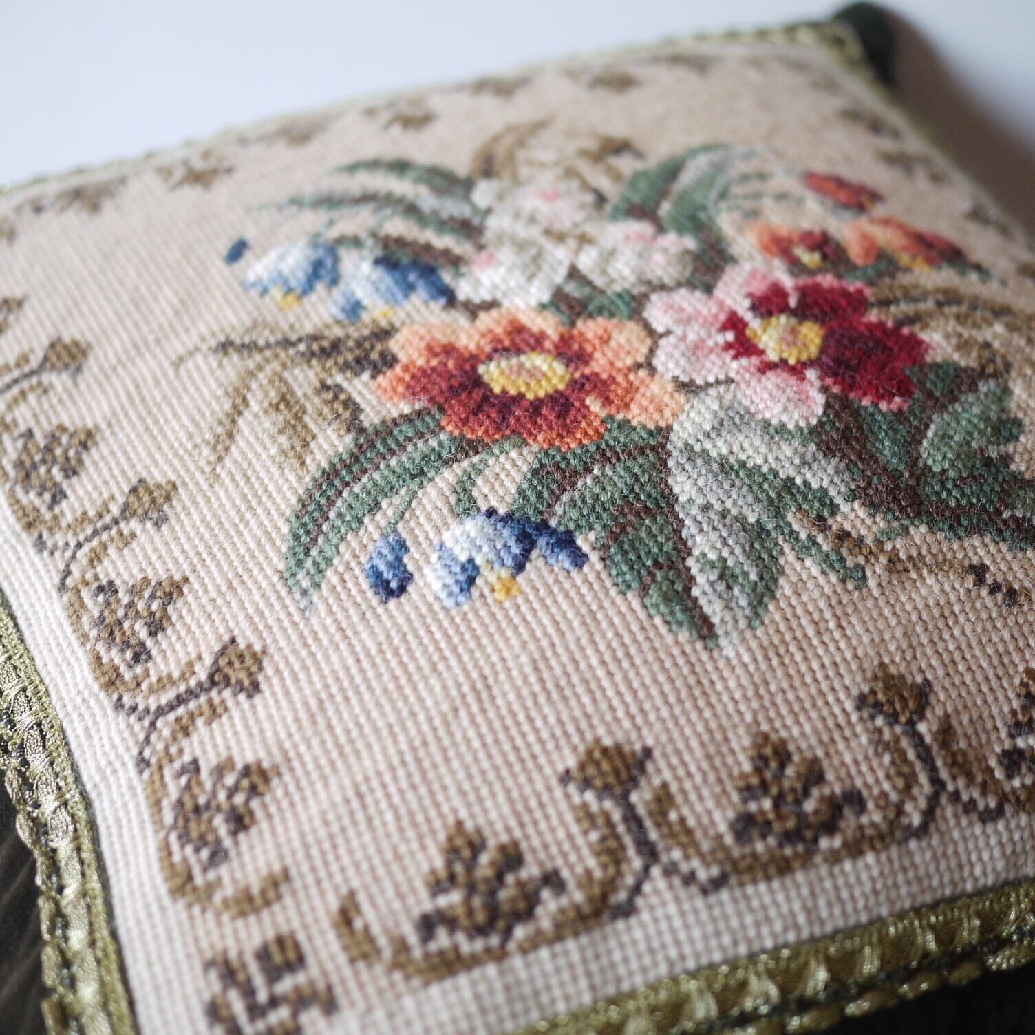 直営店 ビンテージニードルポイントクツション ecousarecycling.com