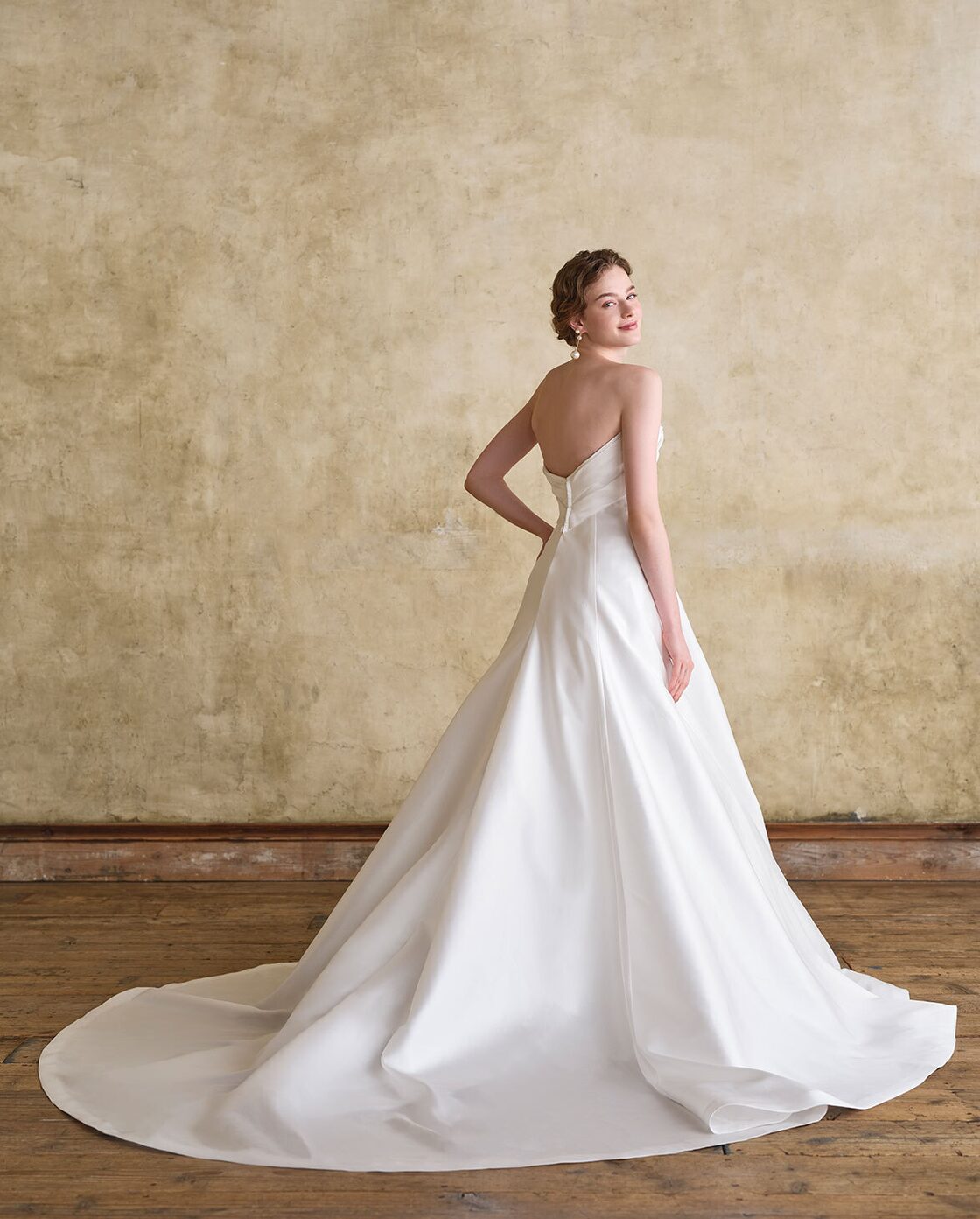 ウェディングドレス ふっくら柔らかなバックリボン 取り外しオフ  