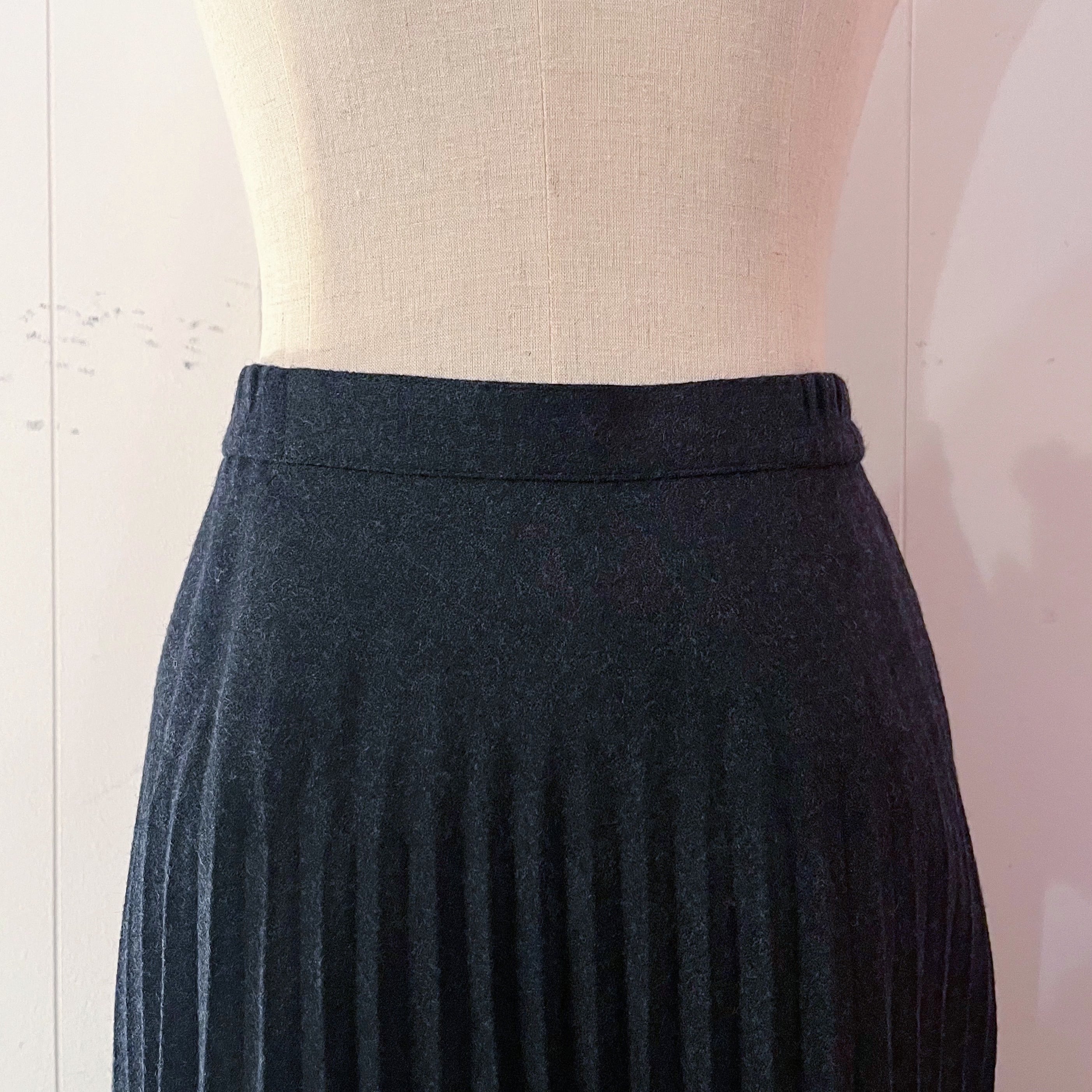 gray accordion pleats skirt