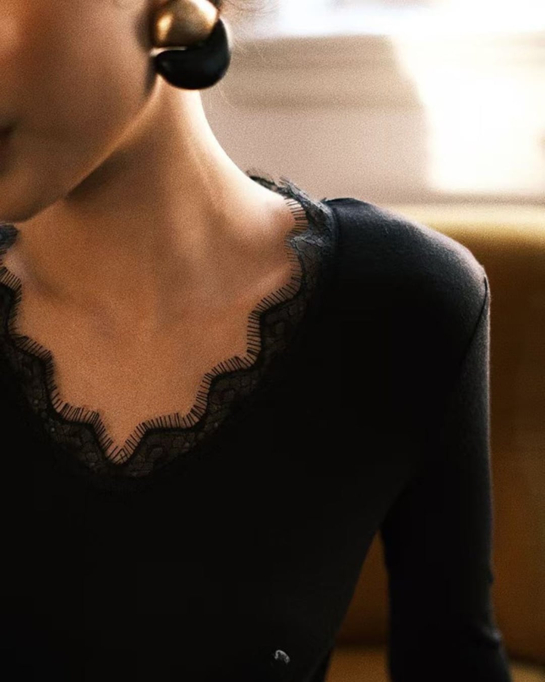 レースディテールVネックロンT A25459