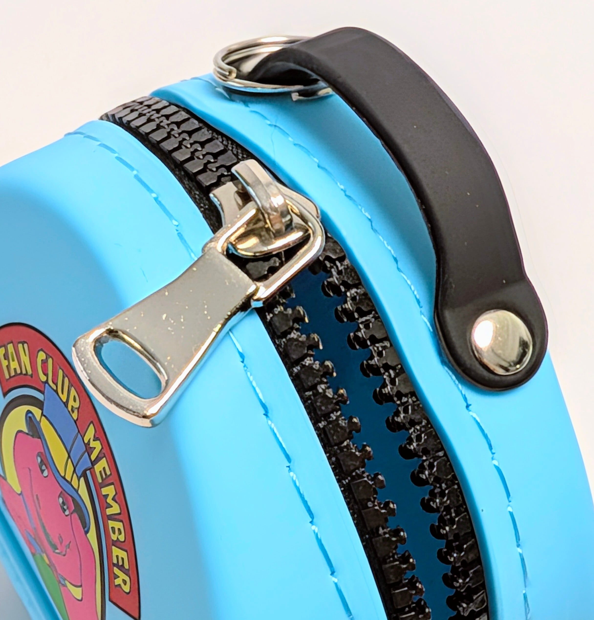✨️なめらか〜んなシリコーンシリーズ、今度はBackPack型♫✨️【 Barney & Friends ( バーニー ) 】SILICONE POUCH ( シリコーンポーチ )  バックパック型 / 小物入れ / コインケース / コスメポーチ / シリコン〚アメリカン雑貨 アメトイ〛