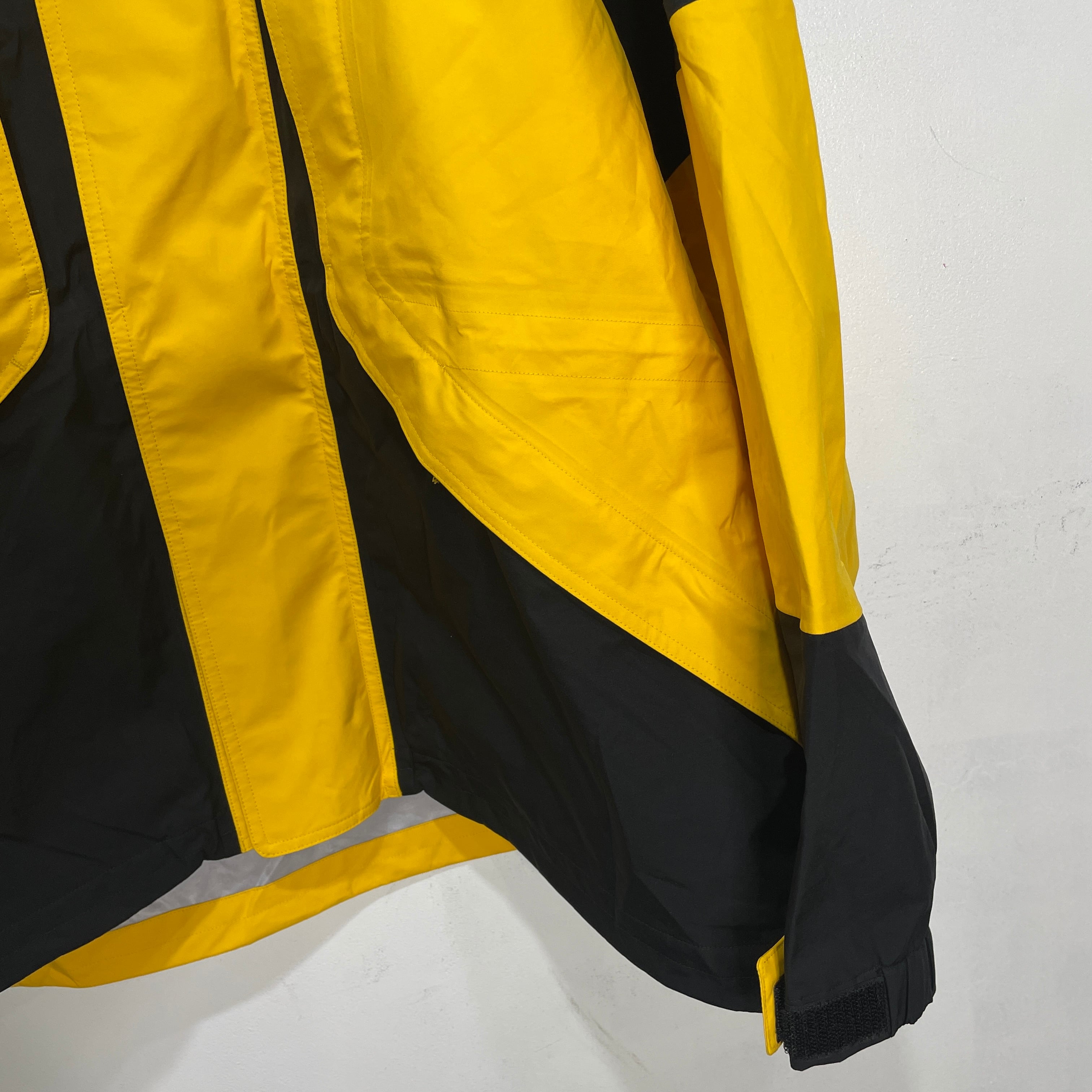 美品 NIKE ACG ナイキ ゴアテックスマウンテンパーカー 美品 NIKE ACG ナイキ ゴアテックスマウンテンパーカー