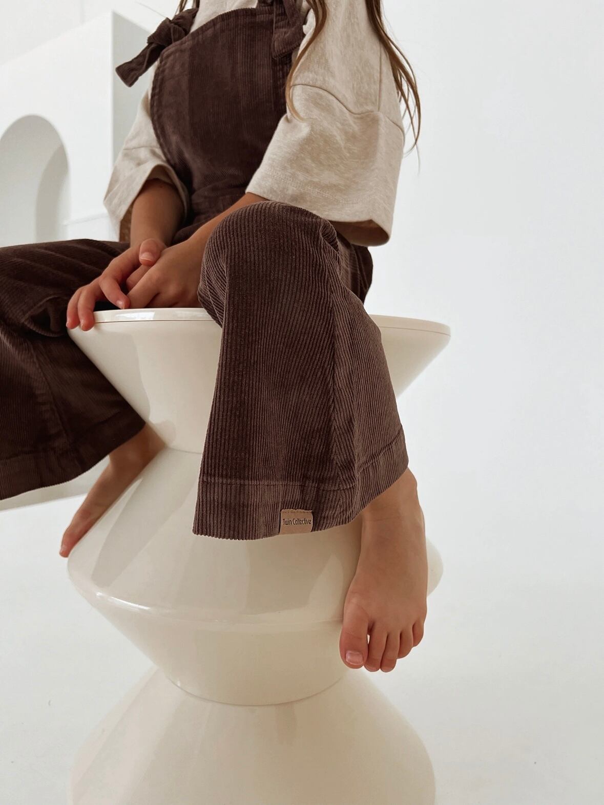 【即納/送料無料】twin collective / Farrah Flare Overall - Brown Cord-