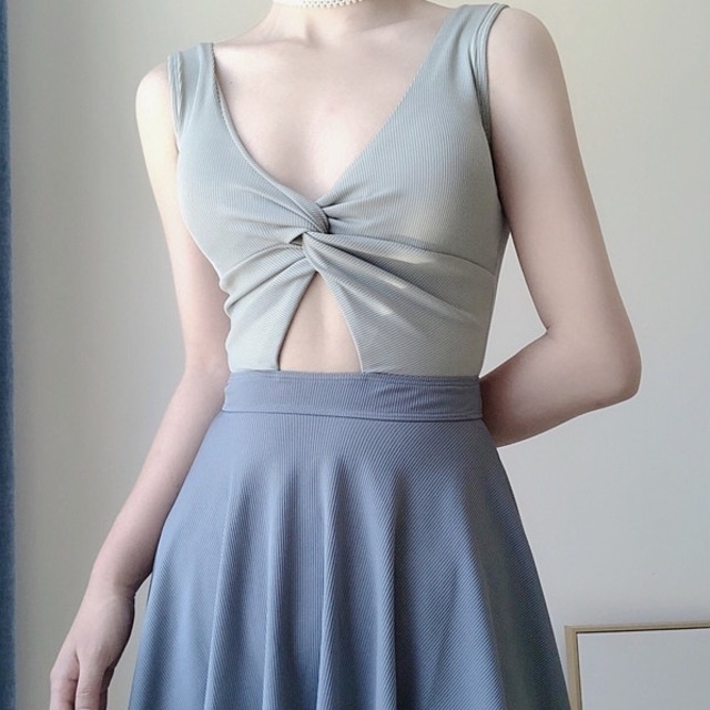 水着 レディース 送料無料ノースリーブ ワンピース水着 フレアスカ― ト バックオープンリブニット リボン Vネック フロントオープン ノット バックコンシャス スタイル 着痩せ 体形カバー インスタ きれいめ かわいい 無地 セクシー エレガント フェミニン  ストレッチ  伸縮性  ホワイト 白 ドレープ ナチュラル リラックス リゾート シャーリング キュート ガーリー 大人かわいい ワンピース スイムウェア 海 ビーチ プール 旅行 海水浴