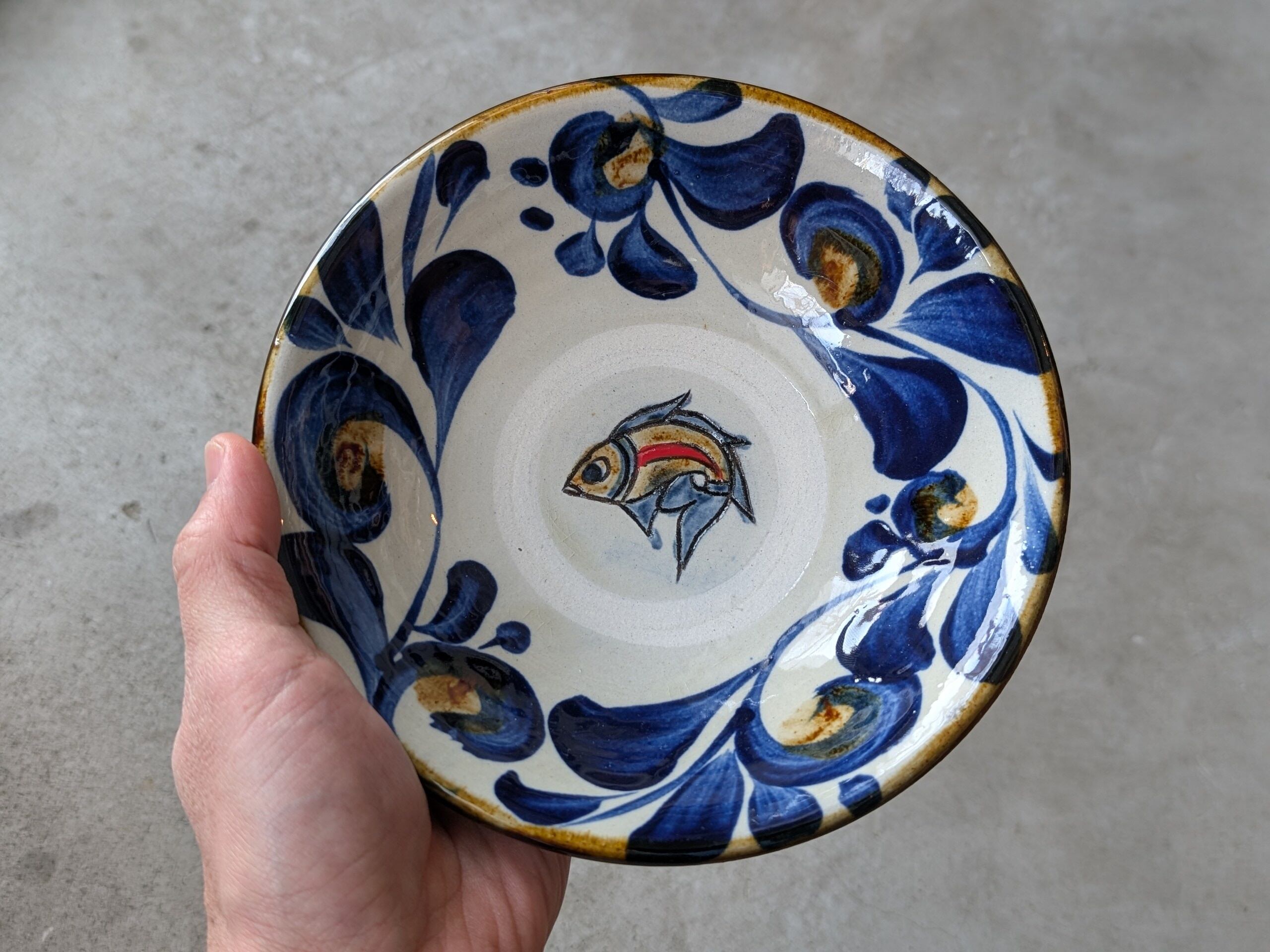 やちむん 深皿6寸(コバルト唐草魚紋) | 秀陶房