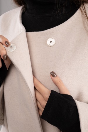 ウクライナ産プレミアムウール100%ジャケットコート（白）平行縫い　シルク手刺繍