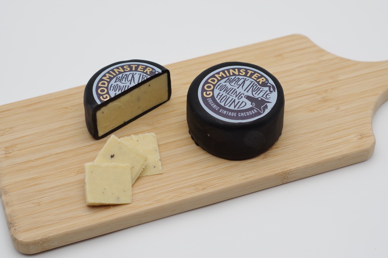 【オンライン限定】オーガニック　ヴィンテージ　チェダー　トリュフノワール（ホール：150g）